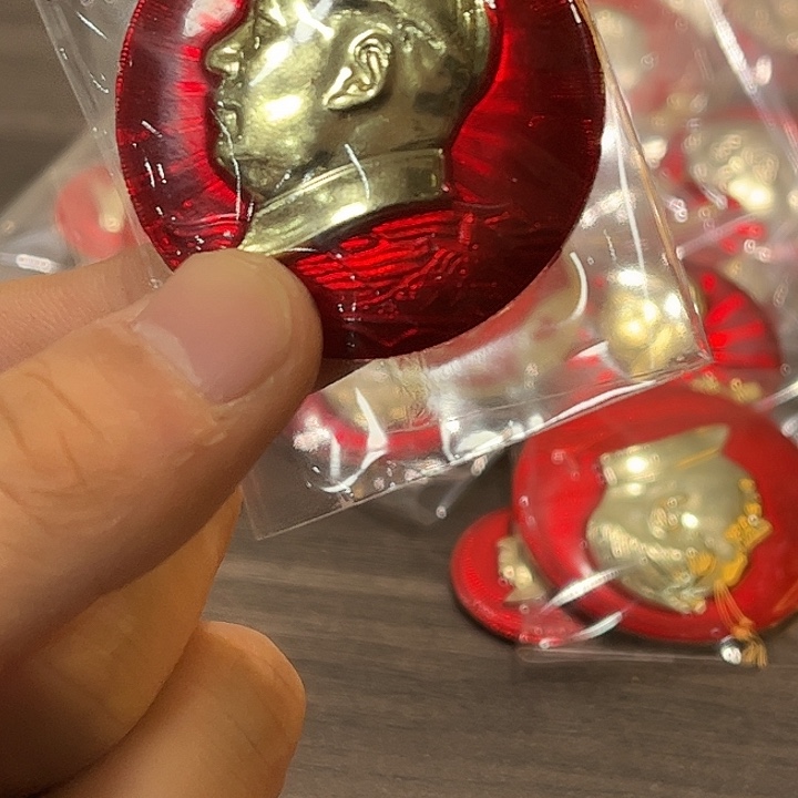 用***7像章一一一一一高贵轻言