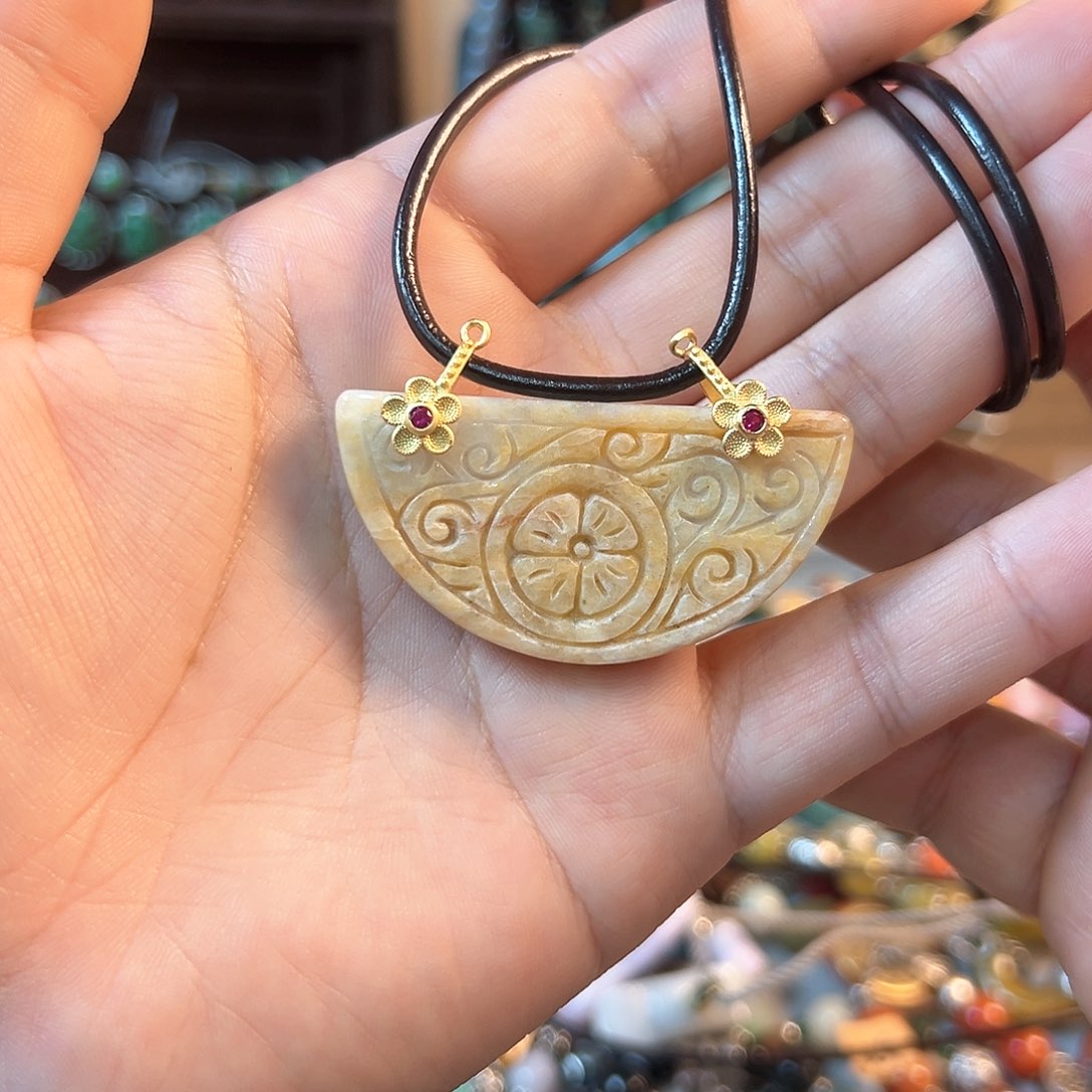 翡翠颈饰未镶嵌吊坠