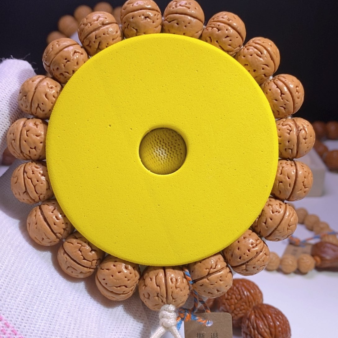 桃核手串奶油皮肌肉球