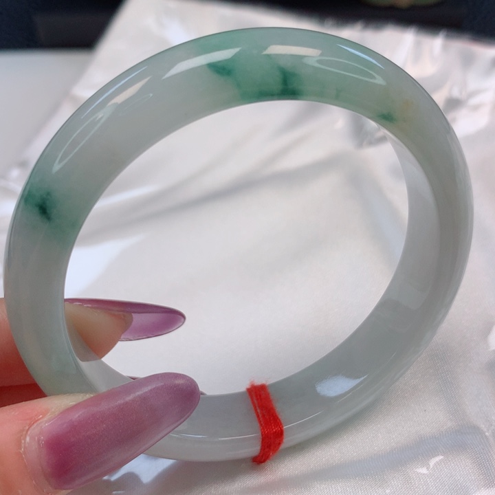 翡翠手镯未镶嵌55圈