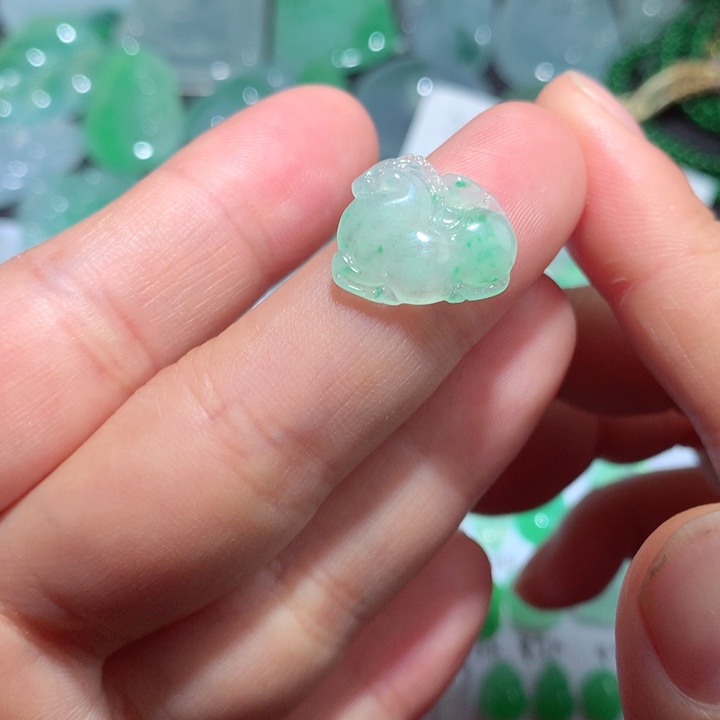 翡翠颈饰未镶嵌天然翡翠马