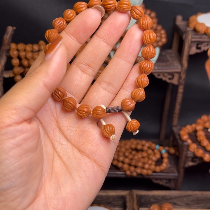 一***度桃核吊坠佛手手串