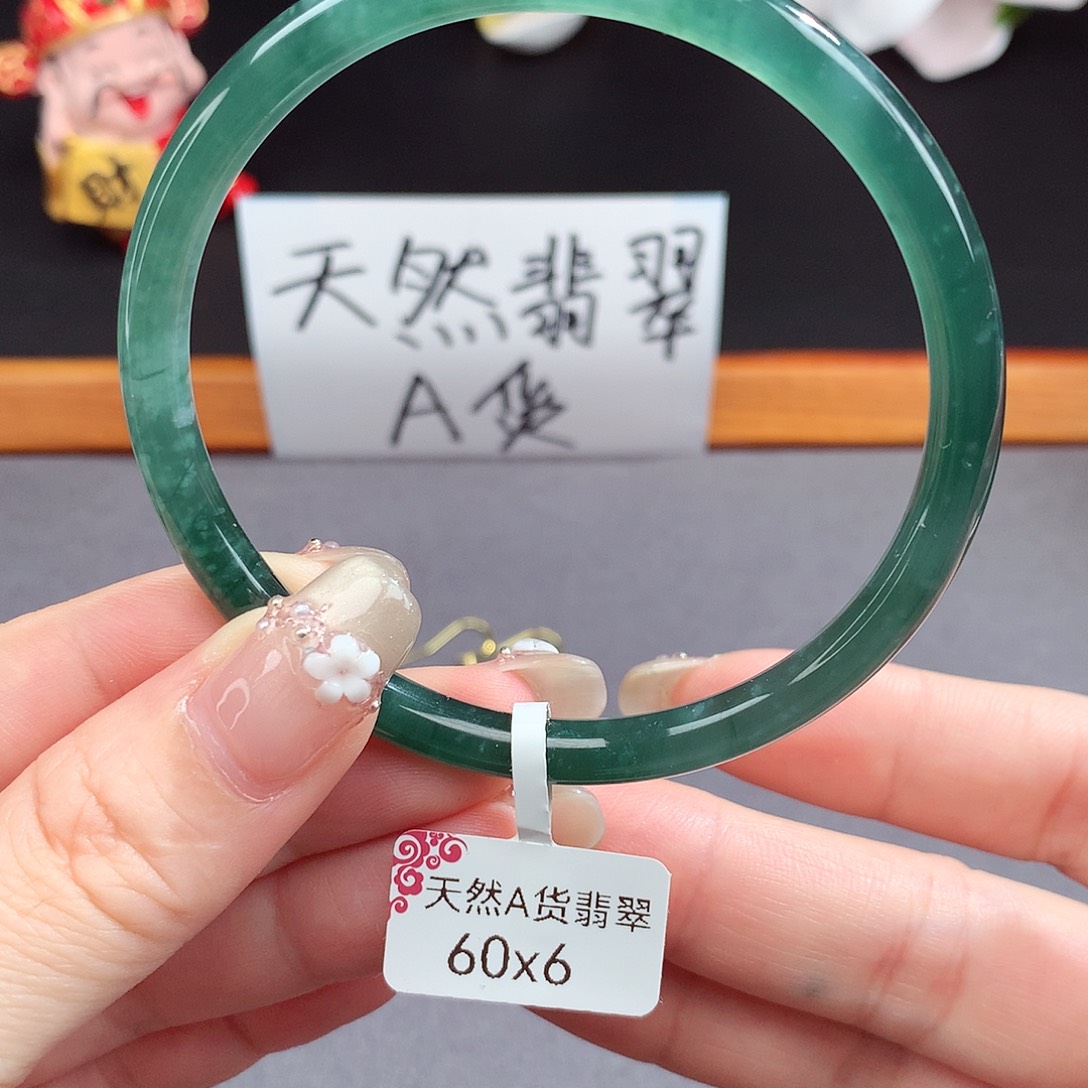 翡翠手镯（圆镯）未镶嵌