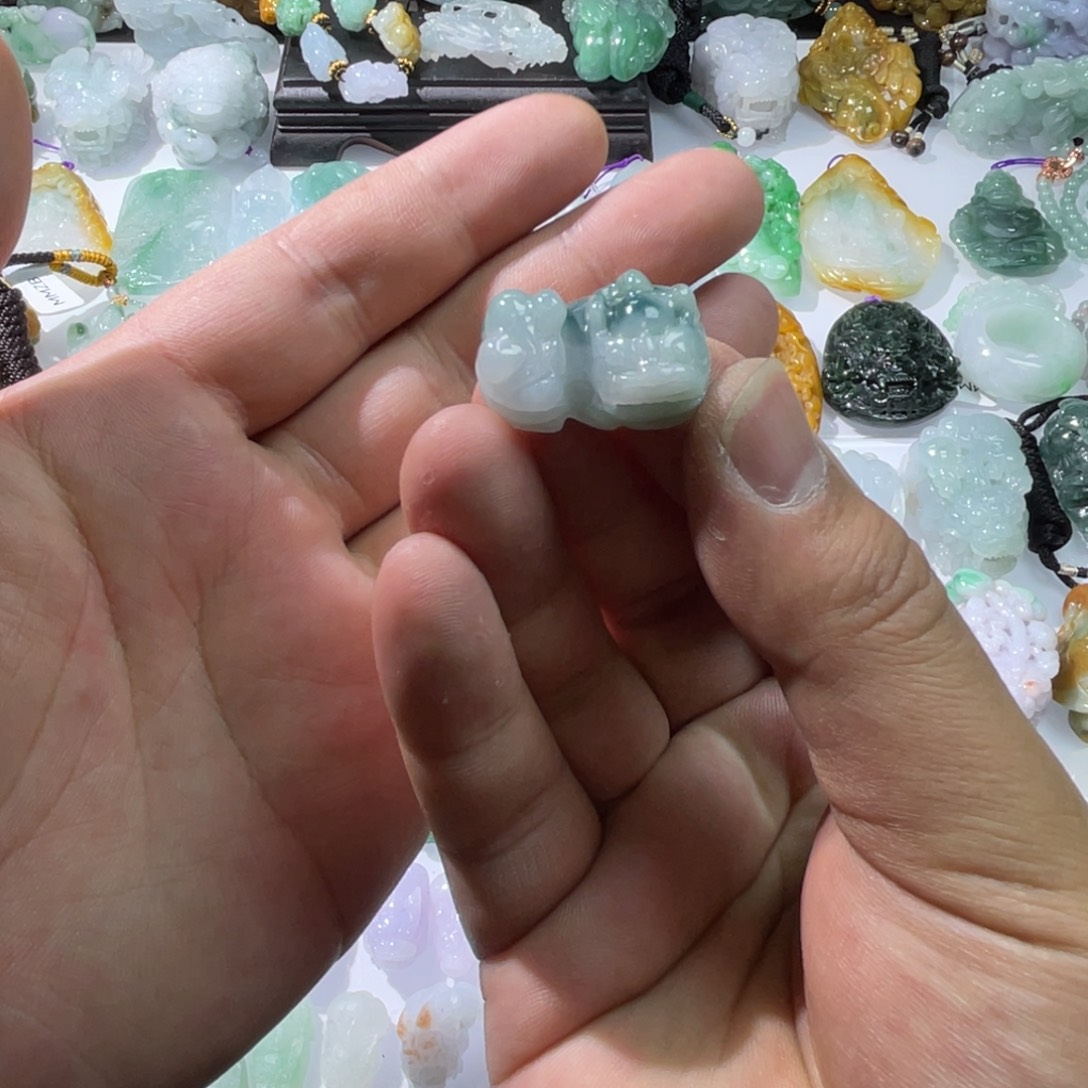 翡翠颈饰未镶嵌天然