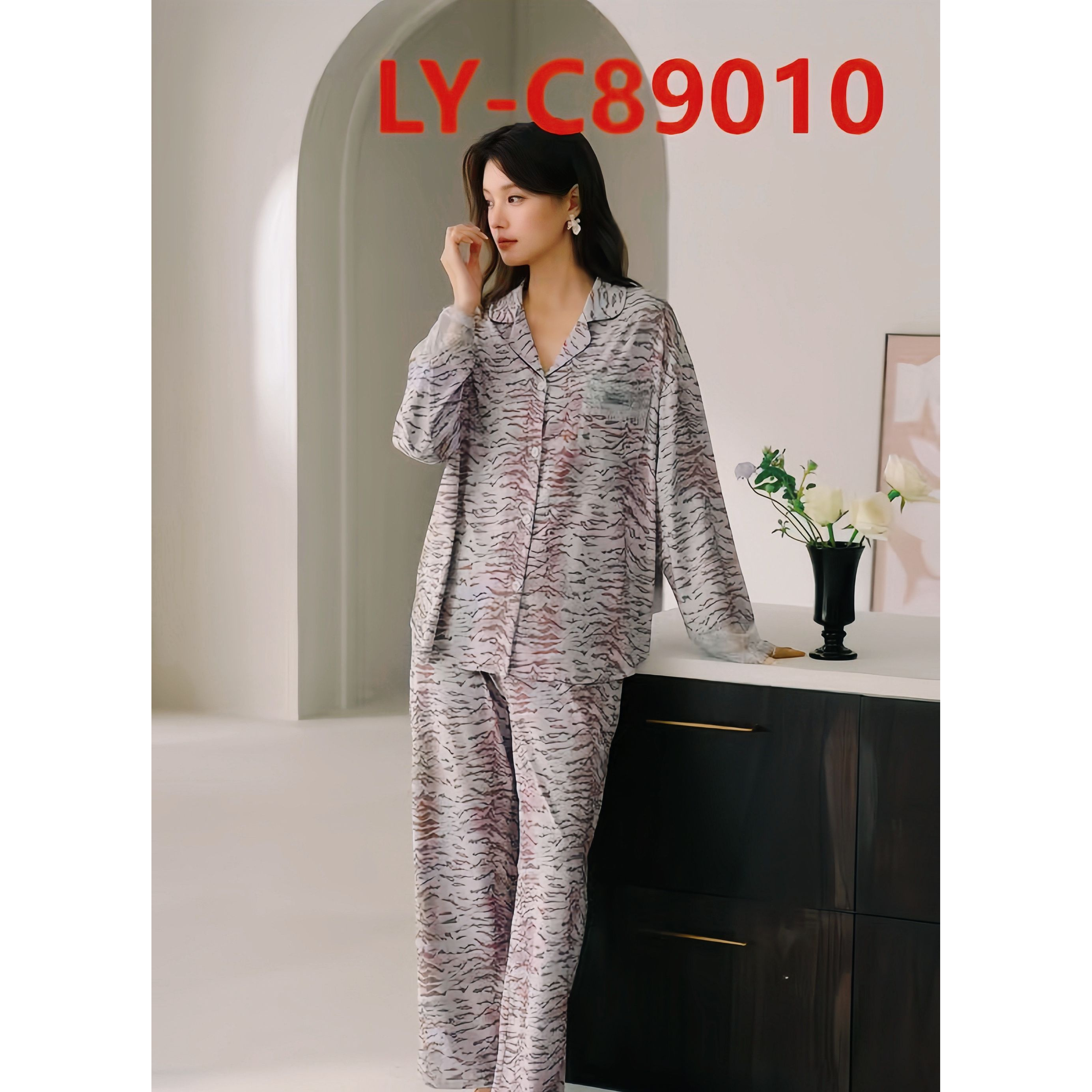 140-春秋款女士紫色豹纹长袖长裤套装