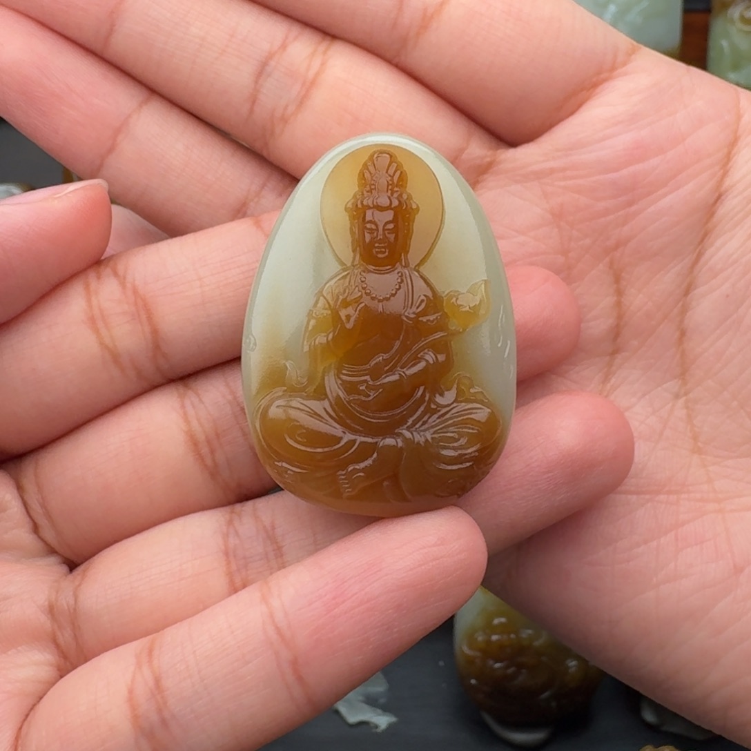 镐***️和田玉未镶嵌颈饰