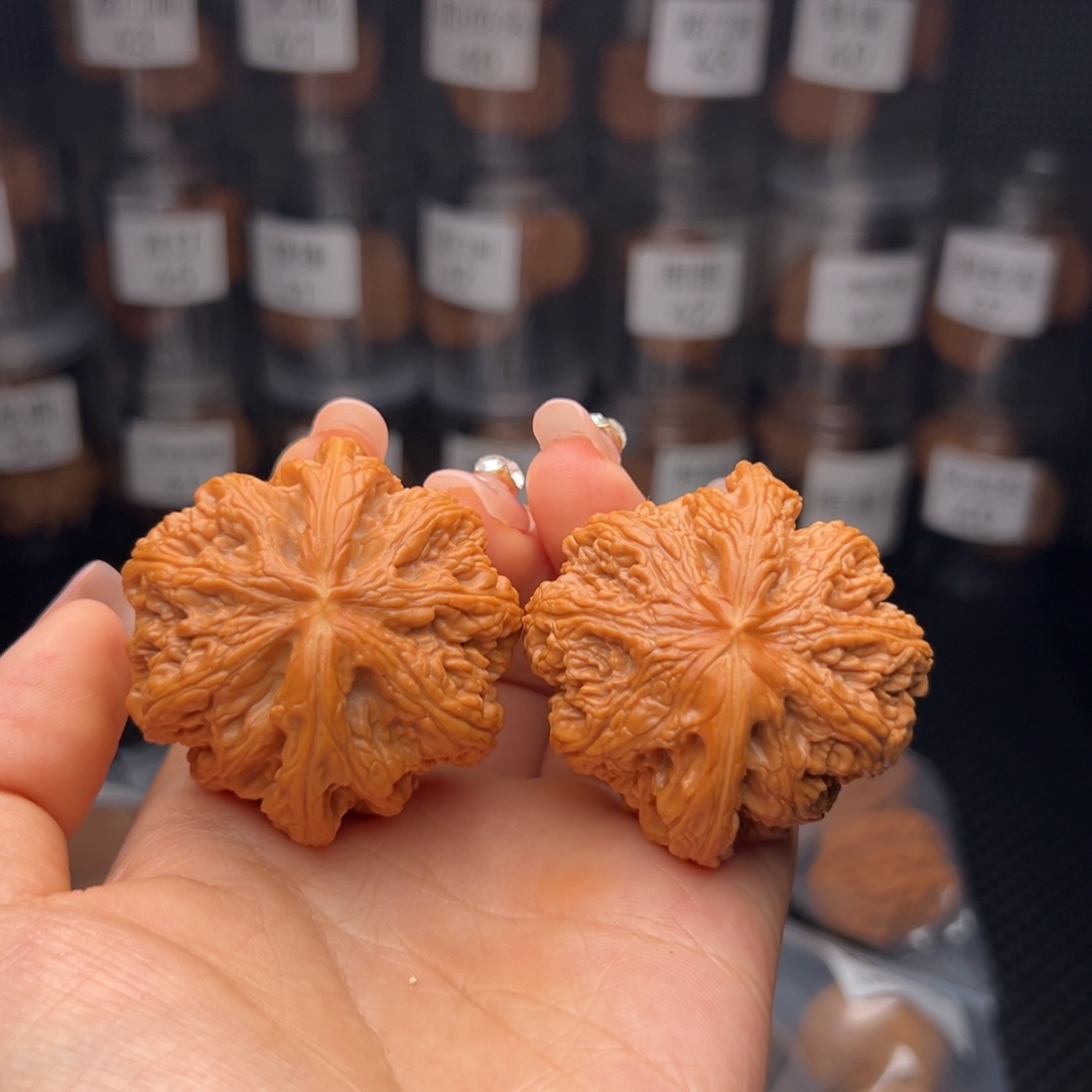 文玩核桃吊坠小*气大粗筋