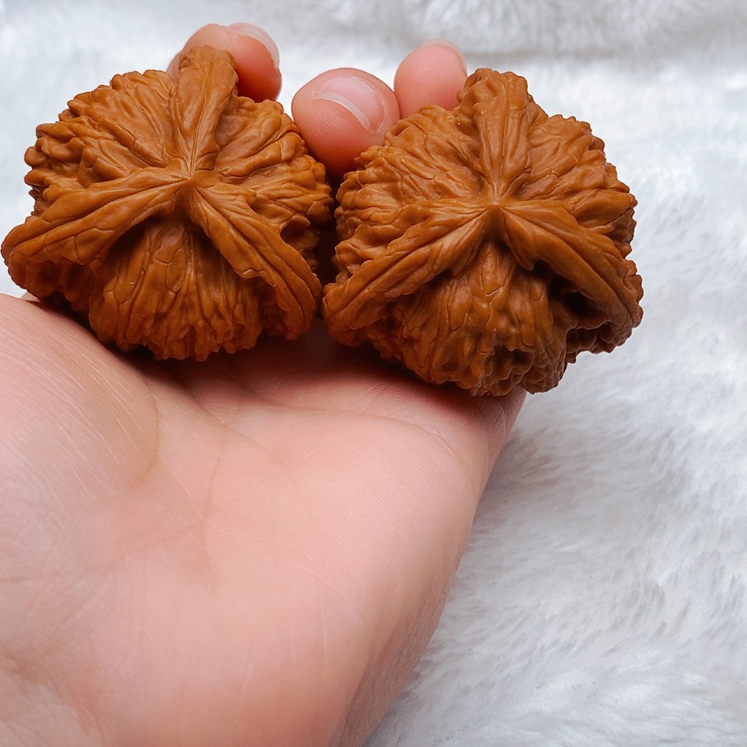 清***生文玩核桃吊坠三棱