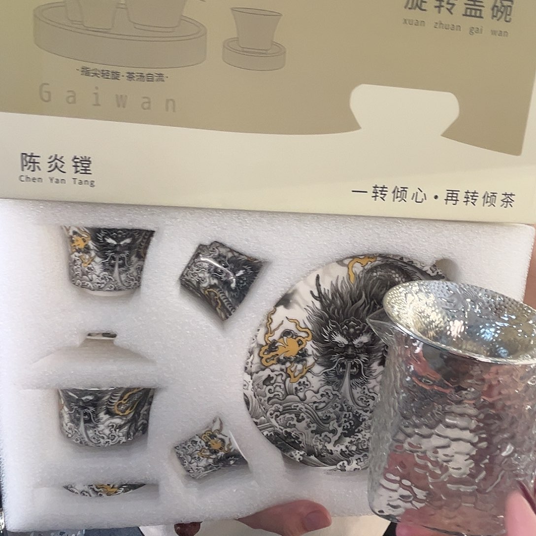 这些盖碗很漂亮！！！