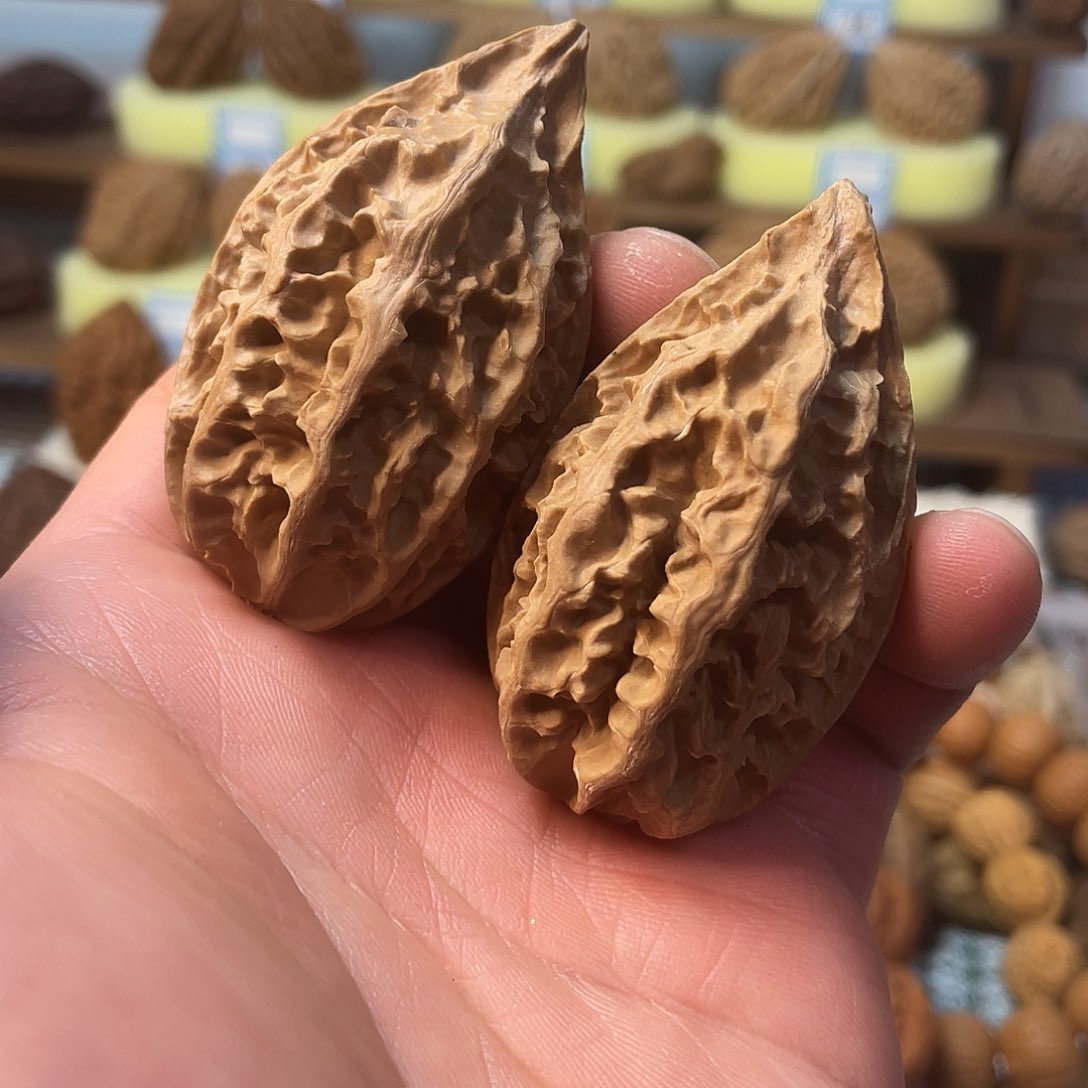 文玩核桃把件阴皮大柳叶