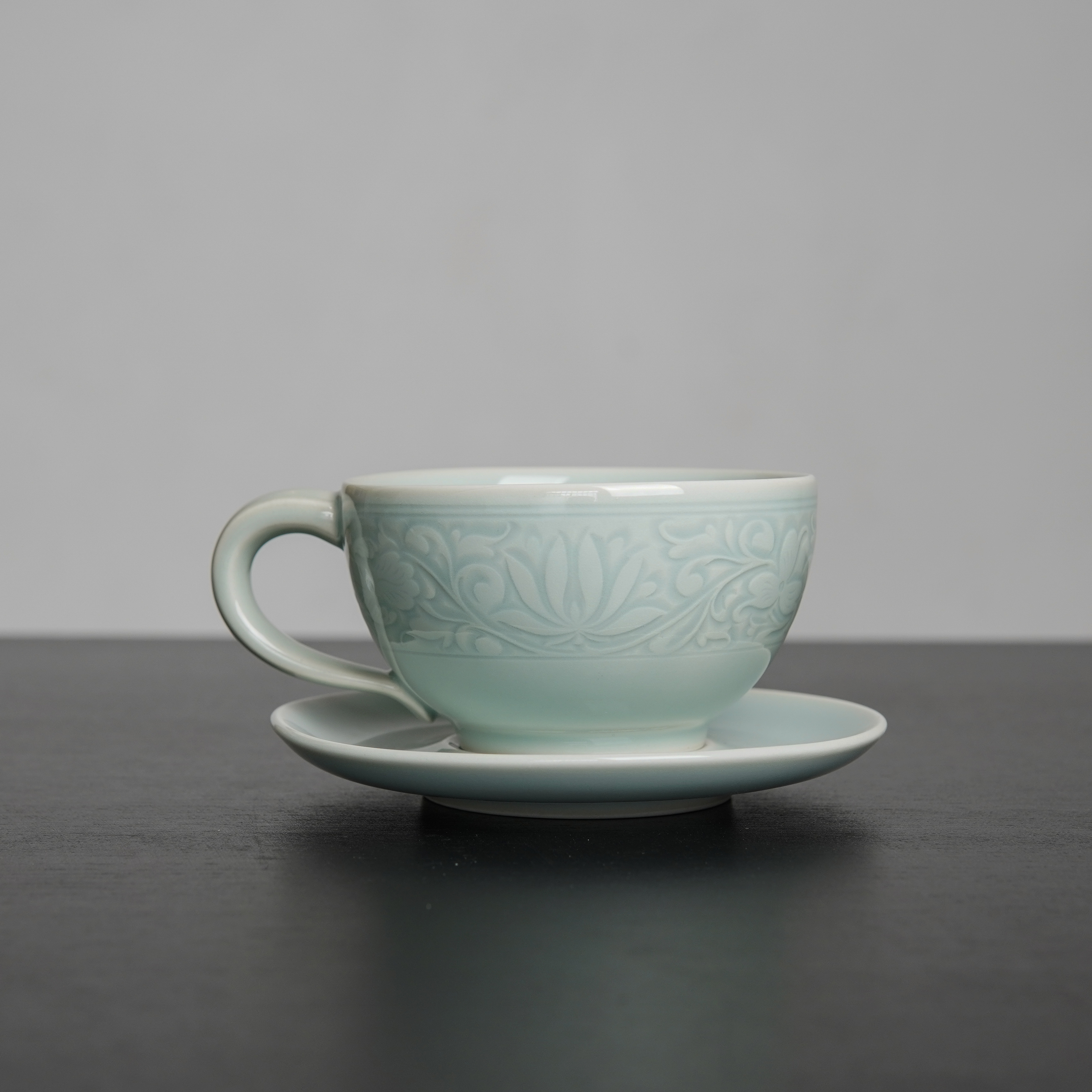 长安知己耀州窑原矿青瓷中式创意陶瓷家用微瑕天青釉莲纹咖啡拖杯