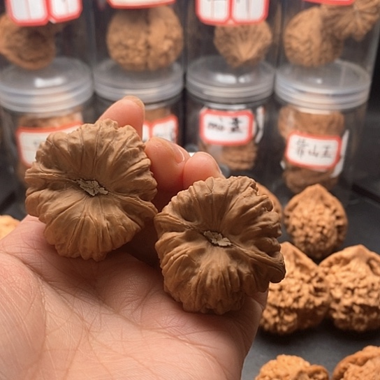 文玩核桃把件凹底
