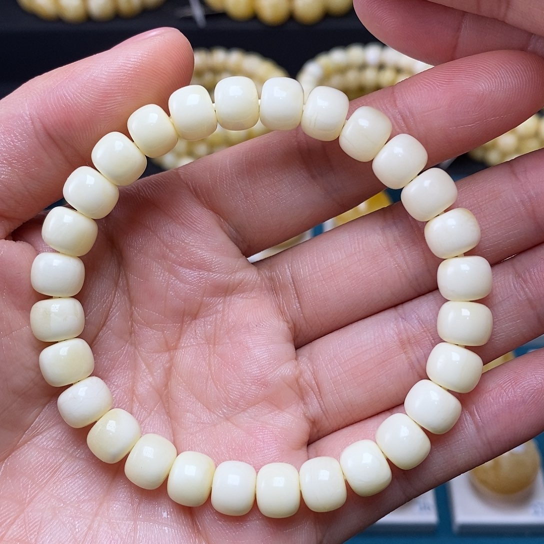 蜜蜡珠宝奇石未镶嵌