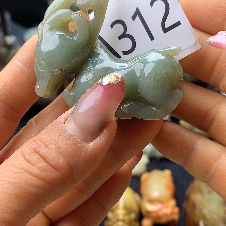 和田玉未镶嵌车挂