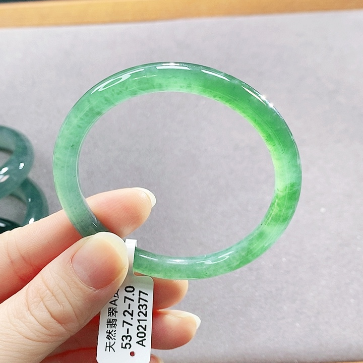 翡翠未镶嵌手镯（圆镯）