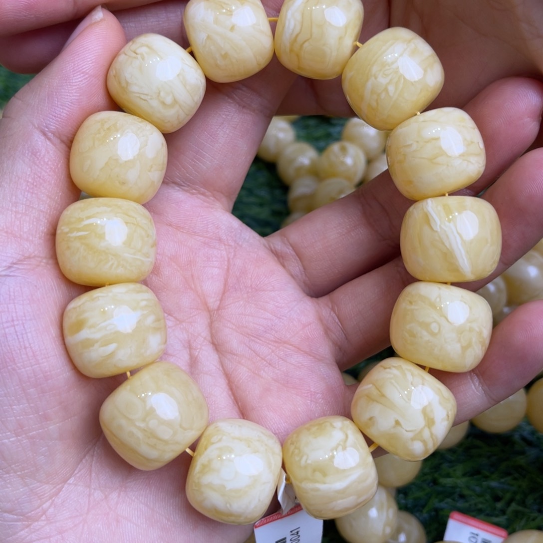 裸石琥珀未镶嵌有***！尺寸