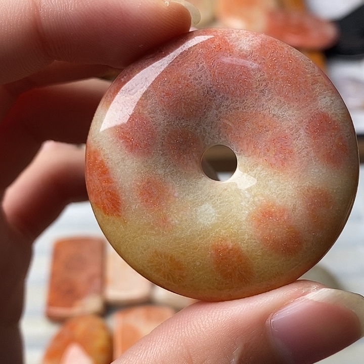 ****硅化珊瑚未镶嵌颈饰