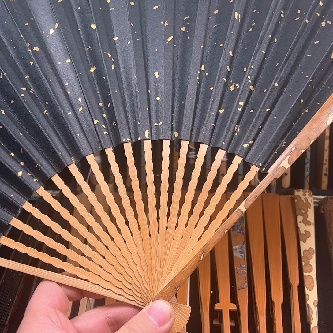 扇子黑色洒金龙鳞梅妃