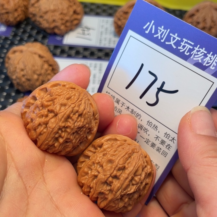 桃核把件34狮子175。。。。。。。