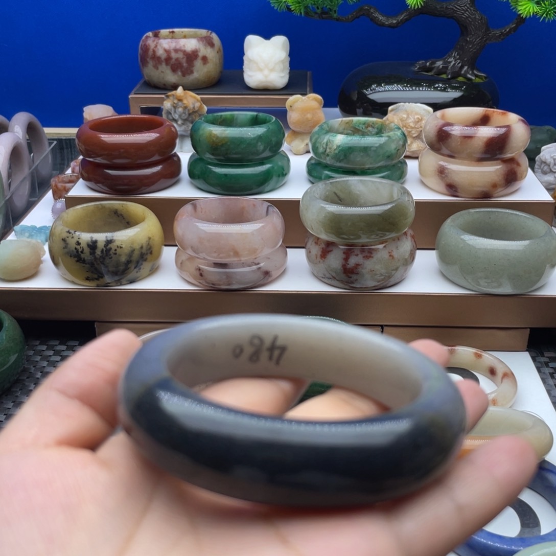 石英质玉手镯未镶嵌