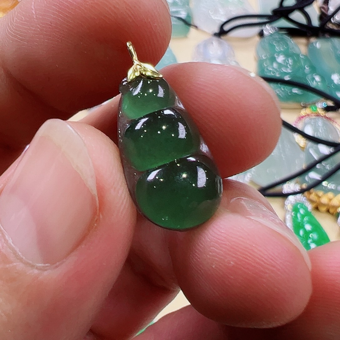 幺***虫翡翠18K金镶嵌颈饰天然缅甸翡翠A货