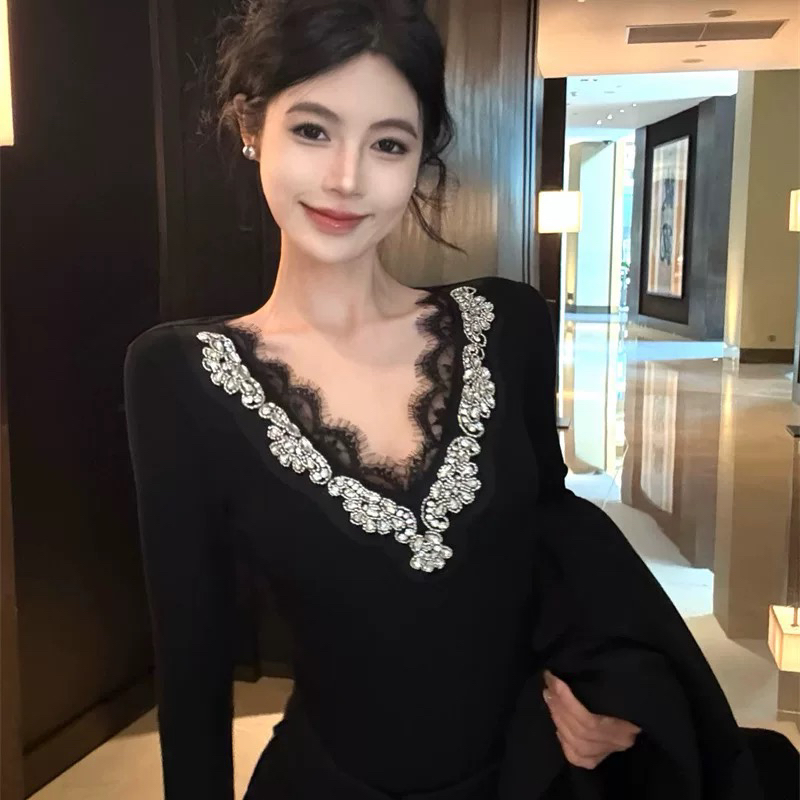 9996镶钻V领蕾丝拼接长袖T恤女秋冬加绒修身纯欲风打底衫内搭外穿