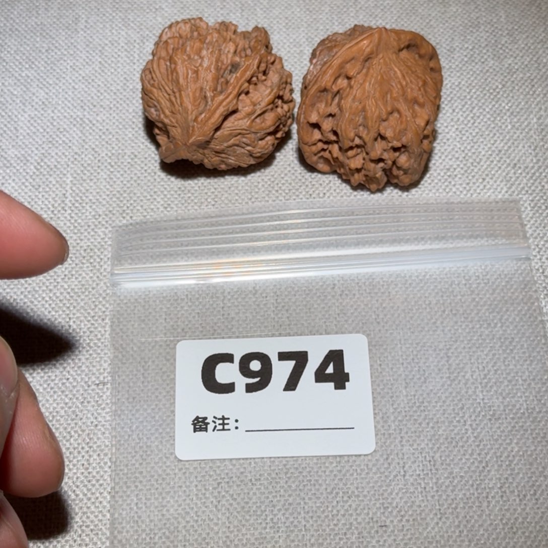 文玩核桃吊坠红狮子974