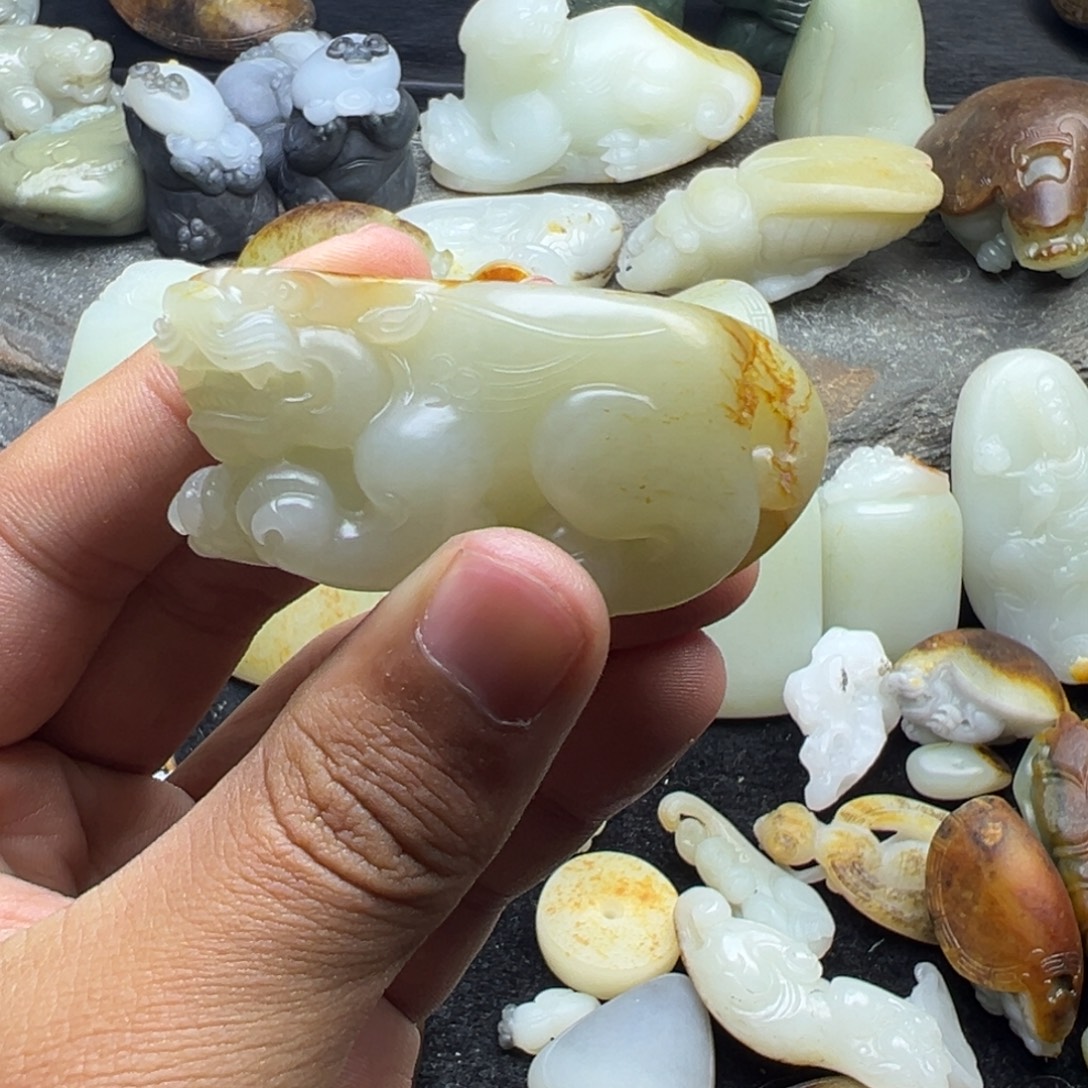 带***游和田玉未镶嵌挂件