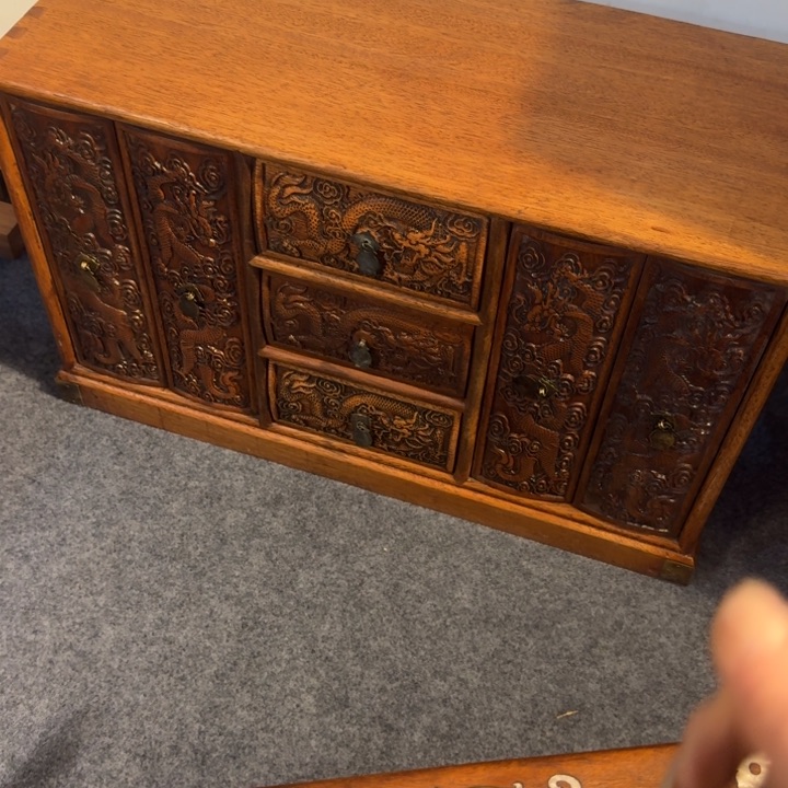 贡木龙柜的的的的的