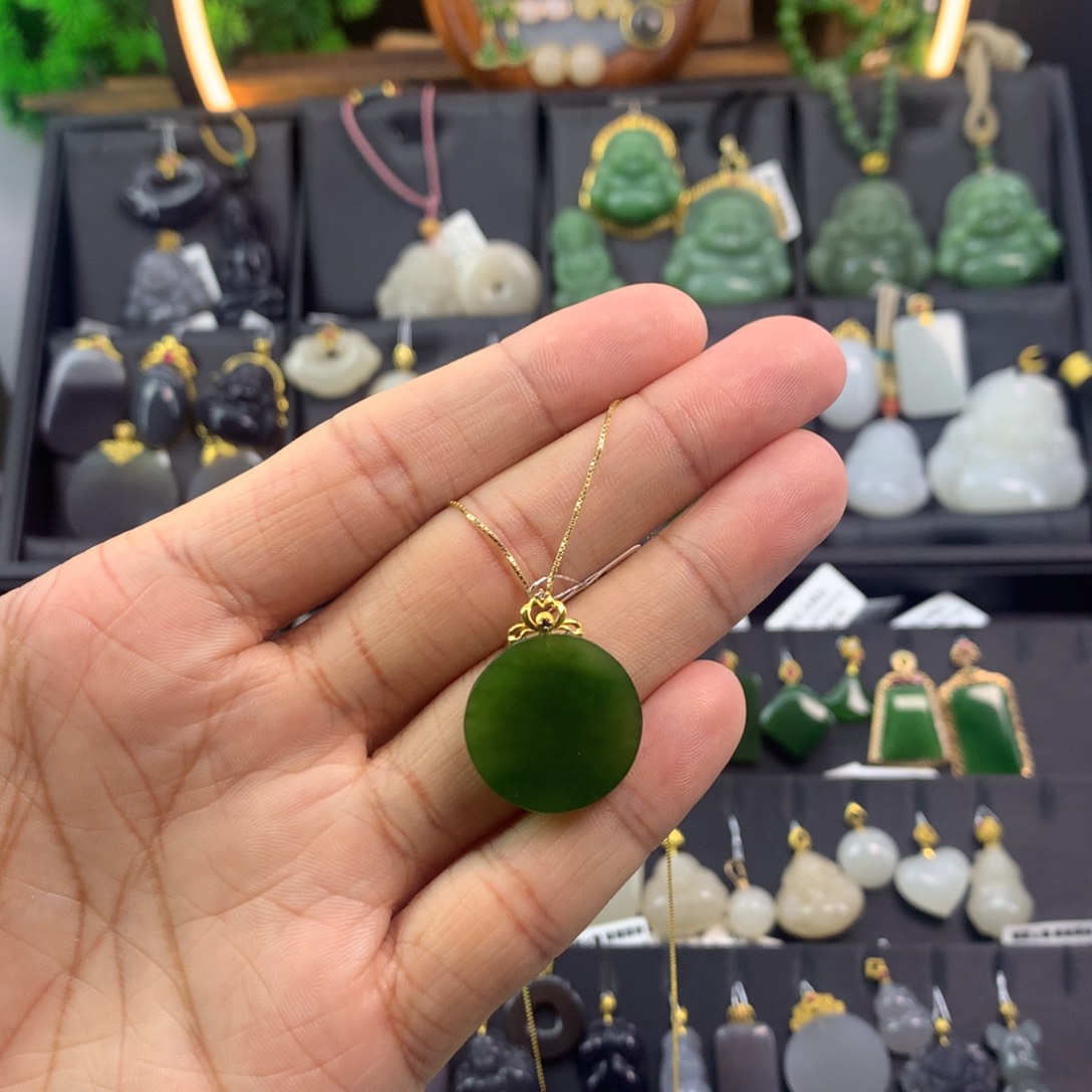 和田玉吊坠18K金镶嵌a**柯