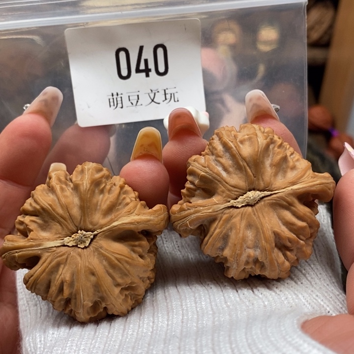 无***.文玩核桃把件默认微瑕040白狮子43尺