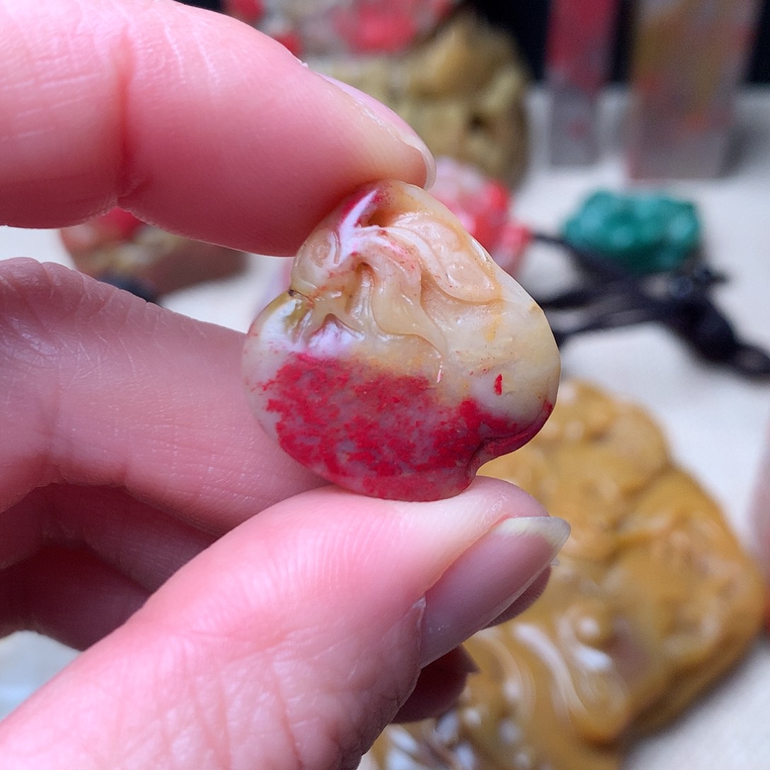 昌化鸡血石精美挂件