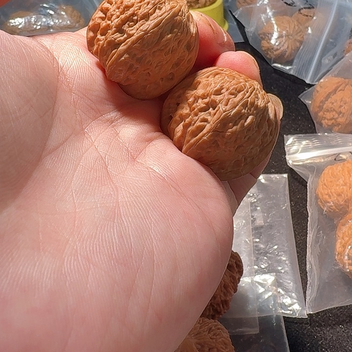 全品无修磨盘小手捻，一个尖有点小磕伤