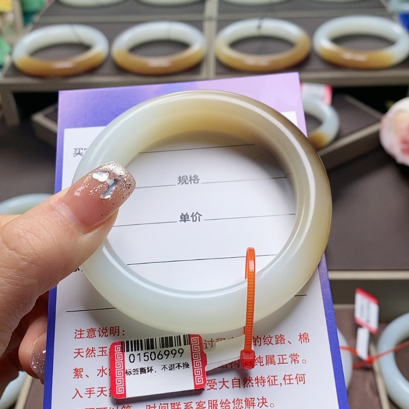 【闪购商品】和田玉手镯未镶嵌净***?