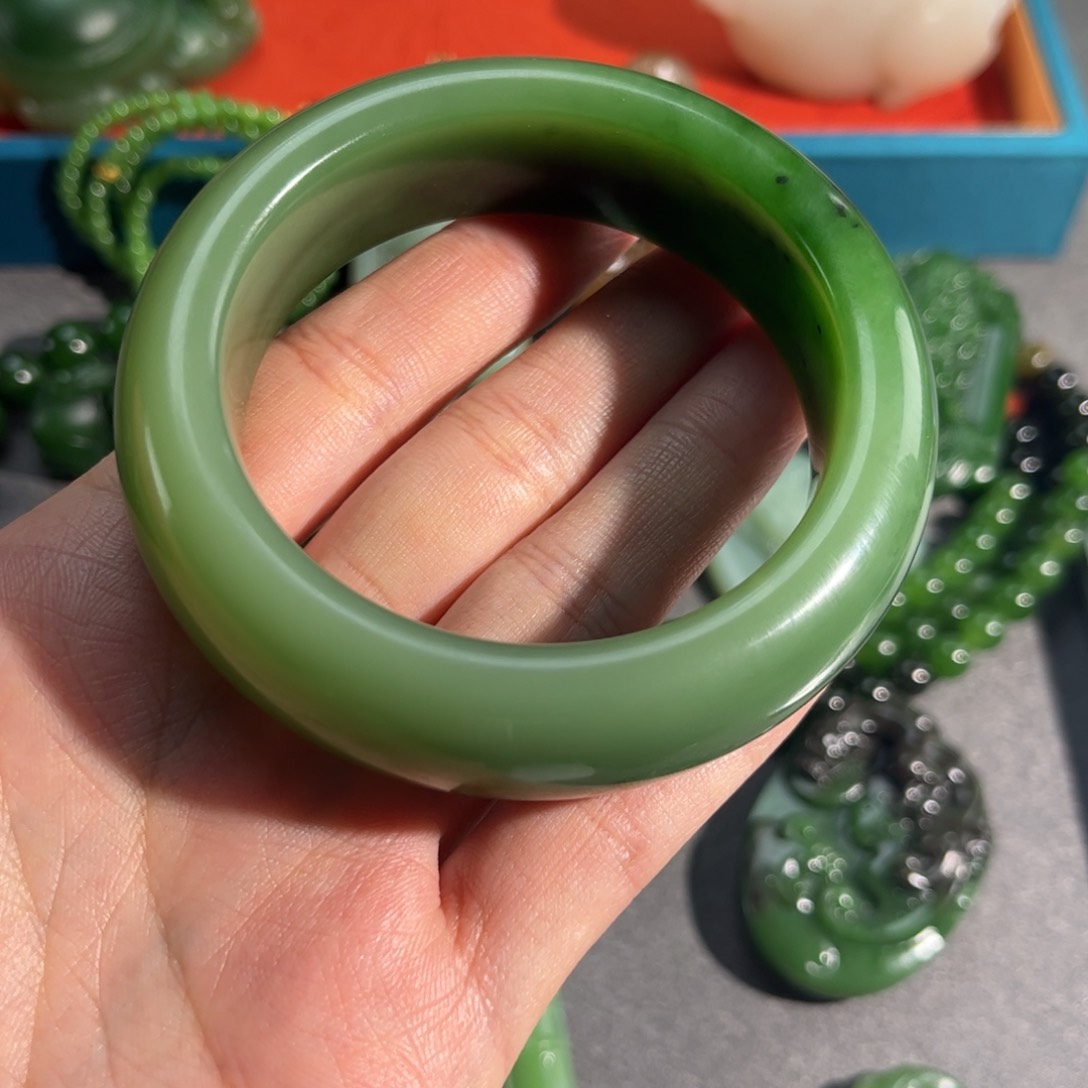 和田玉挂件未镶嵌静**开粉绿57定制