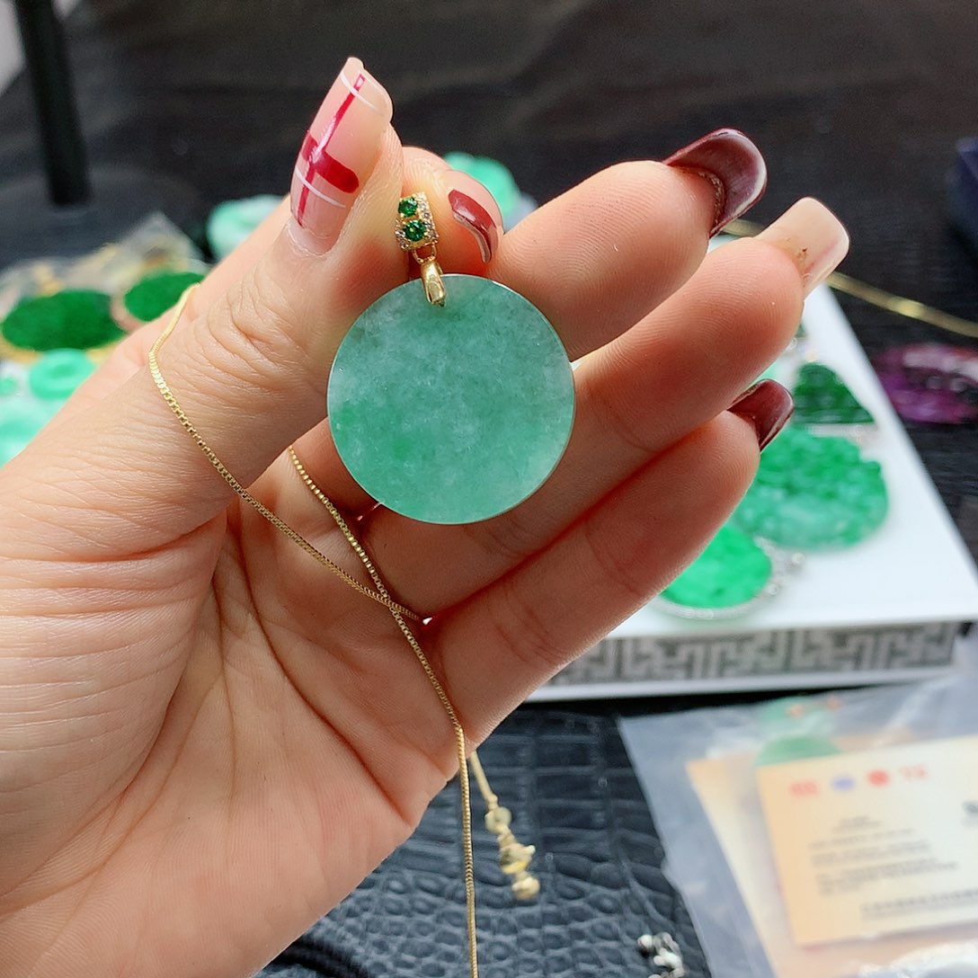 【闪购商品】翡翠吊坠(赠链)合金