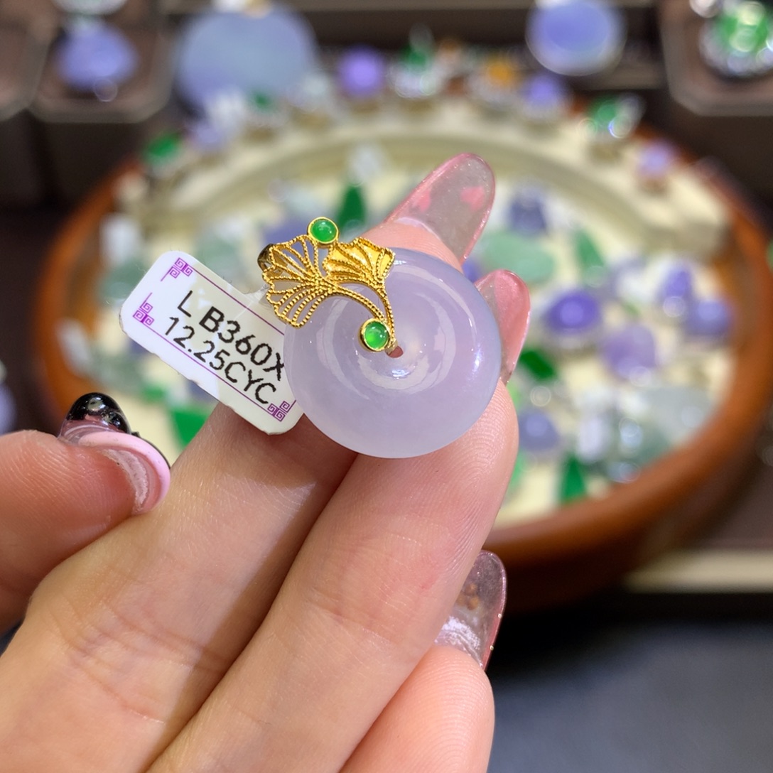 翡翠颈饰18K金镶嵌翡翠