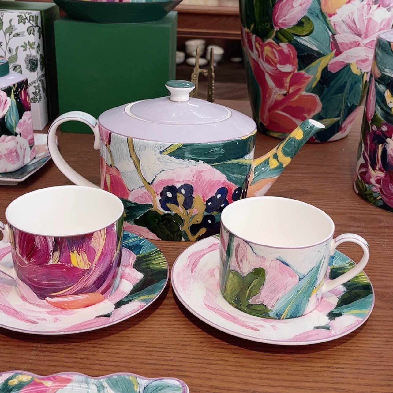 【闪购商品】瓷片一壶2杯碟———————