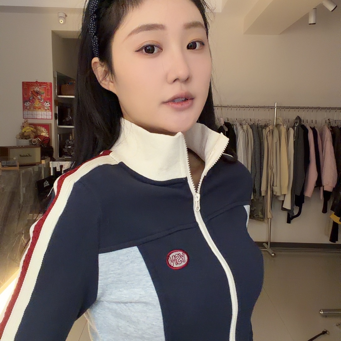 设计师款拼色上衣