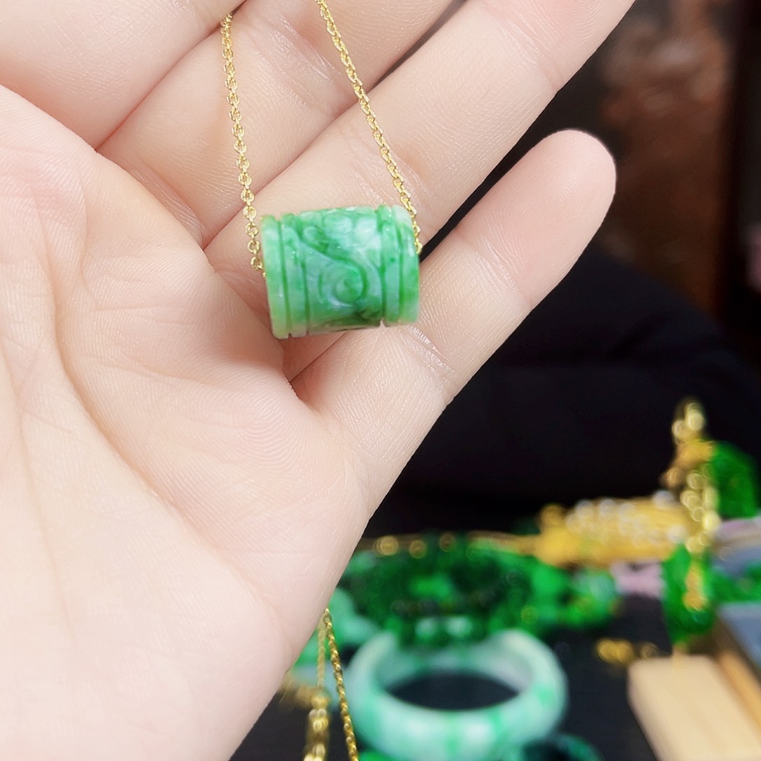 翡翠颈饰未镶嵌吊坠