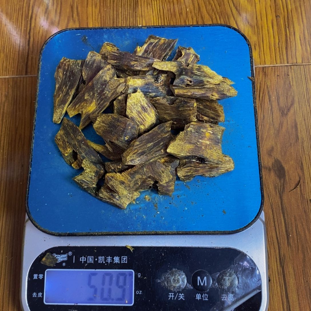 蚌***）沉香沉香碎屑红棋块料50克