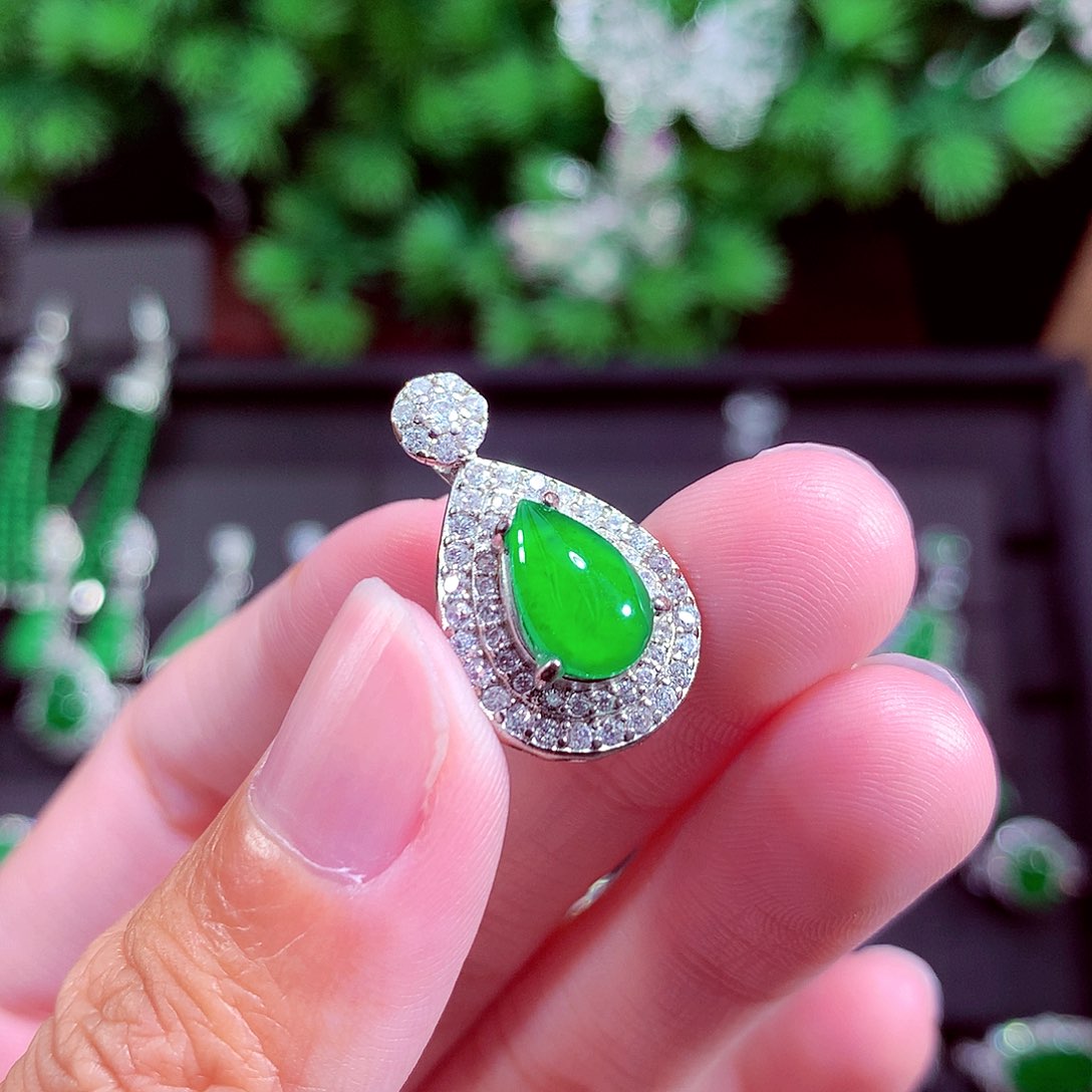 颈饰未镶嵌翡翠天然