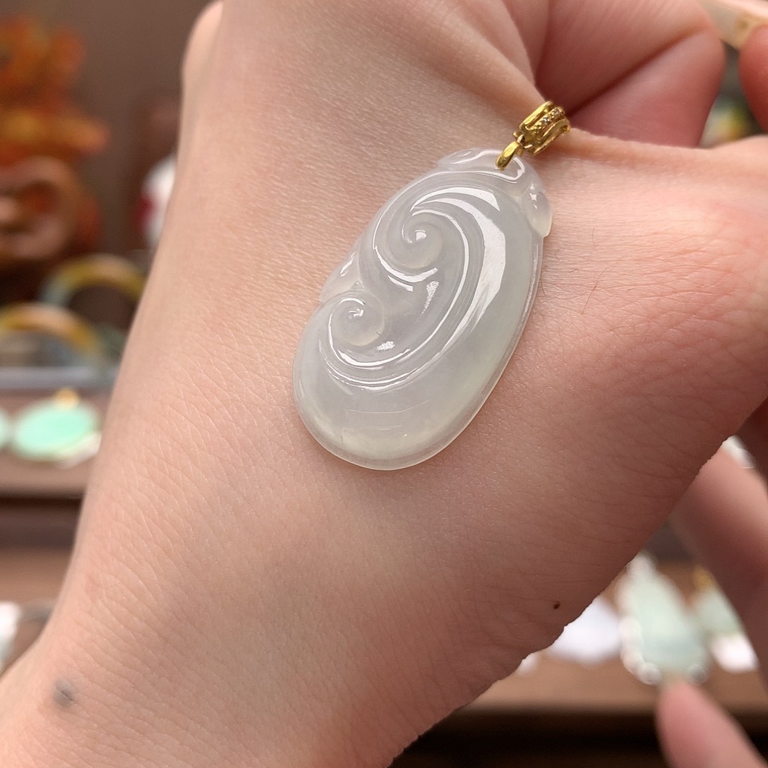 翡翠吊坠(不含链)18K金镶嵌