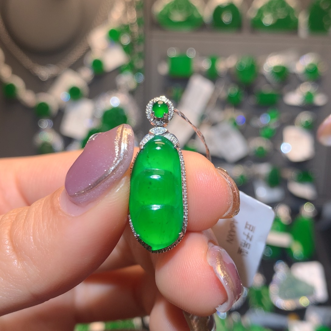 翡翠颈饰18K金镶嵌豆子