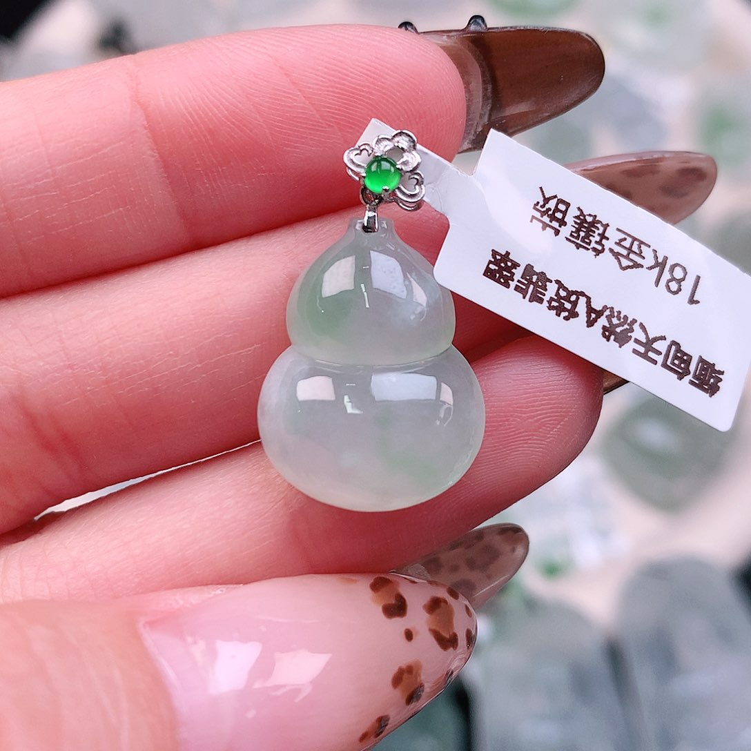 翡翠颈饰18K金镶嵌飘绿葫芦20.6、14.6、15.5、6