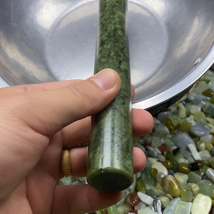 蛇纹石玉未镶嵌鱼缸的