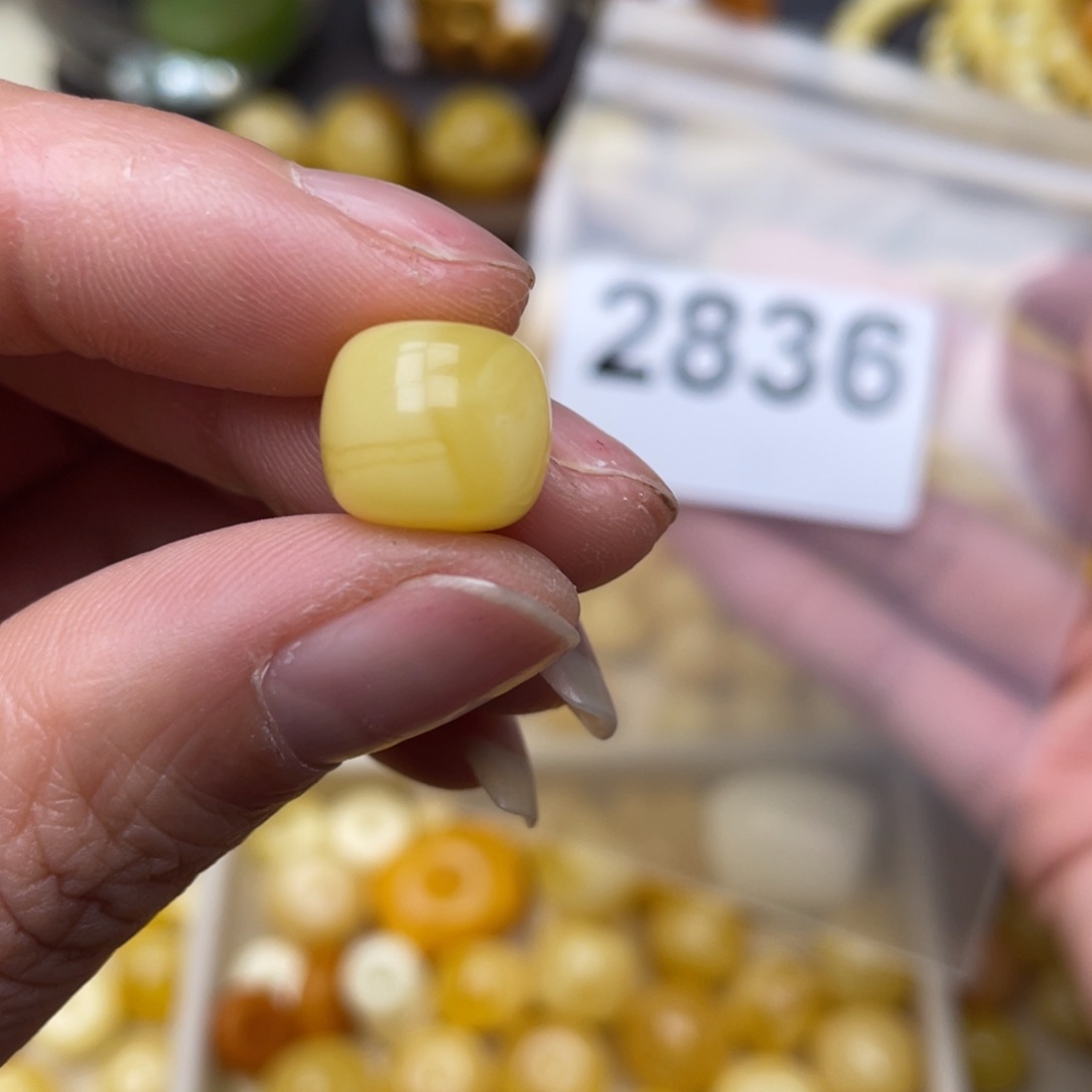 蜜蜡珠宝奇石未镶嵌皮坑11.7