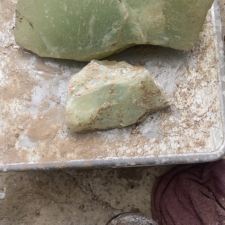 沙***行蛇纹石玉未镶嵌天然岫玉多样性发一