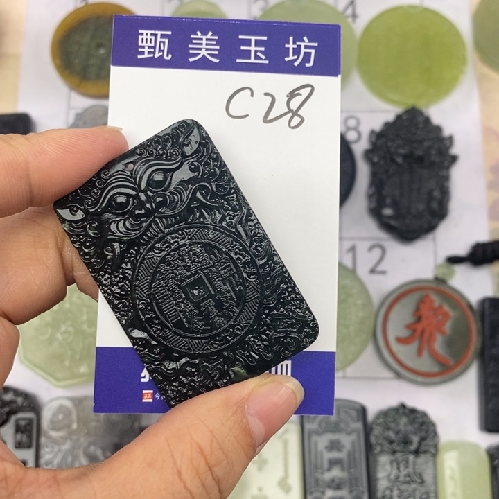 晚***舟岫玉未镶嵌颈饰挂件