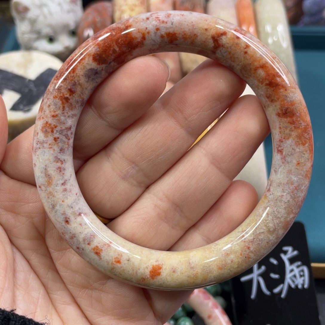 未镶嵌手镯硅化玉